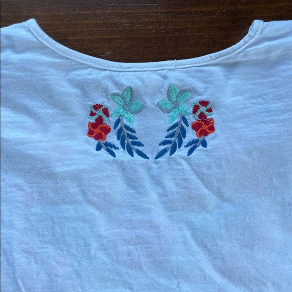Solitaire Floral Embroidered White Cap Sleeve Boxy V Neck Tee Shirt Sz M - Picture 13 of 13